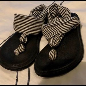 Girls Sanuk yoga sling sandals sanuks 11/12 y kids